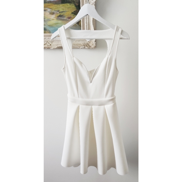 CHARLOTTE RUSSE white heart back dress - Picture 1 of 4